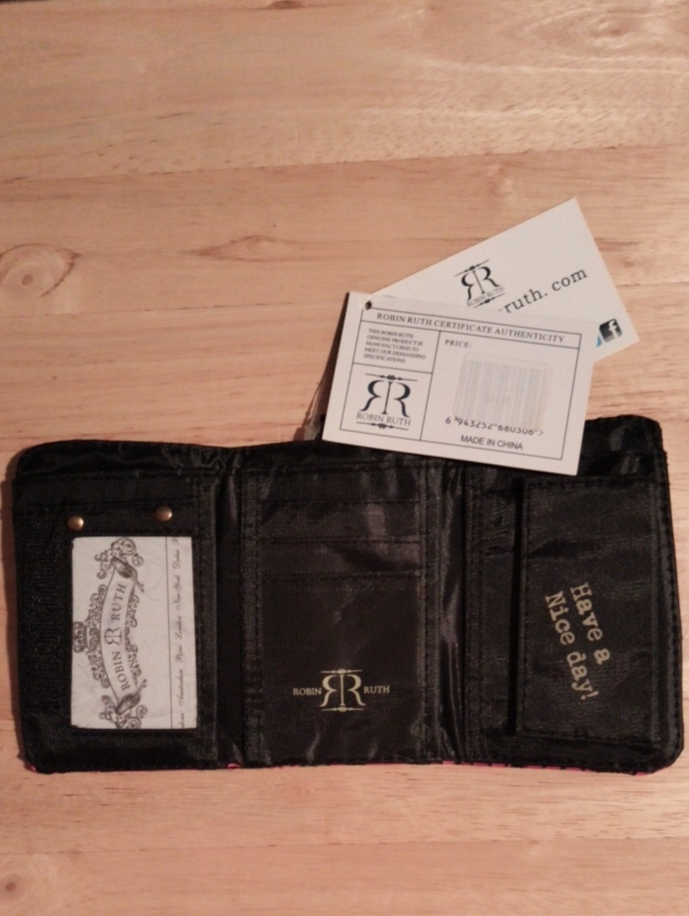 Robin Ruth Women's Bahamas Bifold Wallet With Authenticity Card NWT 5" X 3"